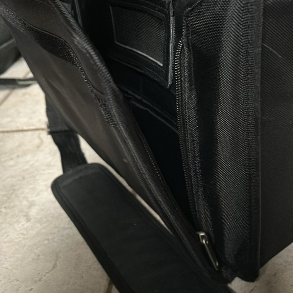 Black Vegan Leather and Nylon Computer Bag/Briefcase-Unused-Excellent Condition - Picture 6 of 15